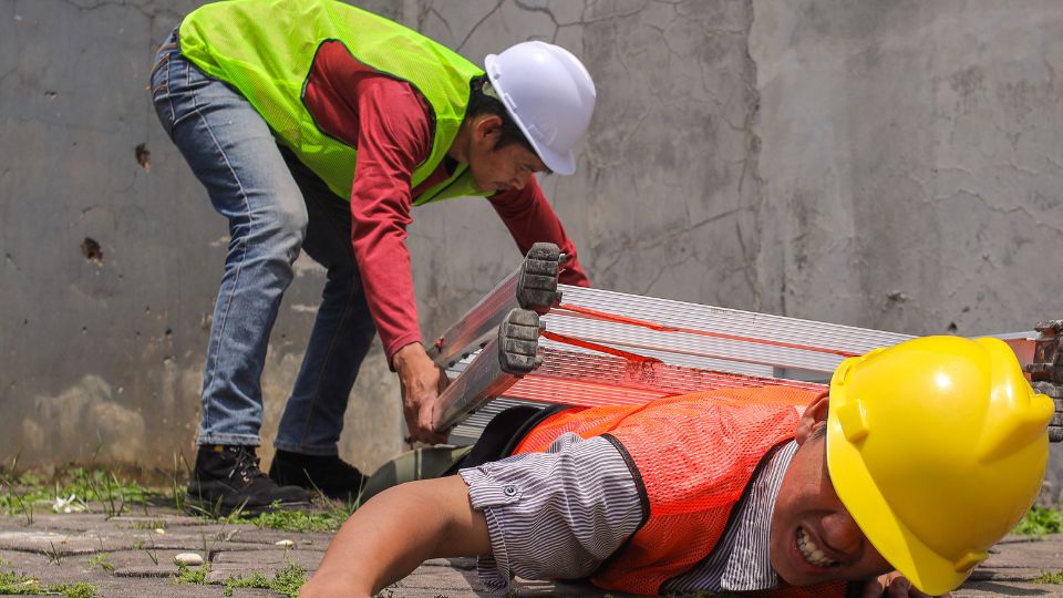 【法律】跌倒事故索赔指南：如何证明过失与争取赔偿 | BECKER LAW GROUP