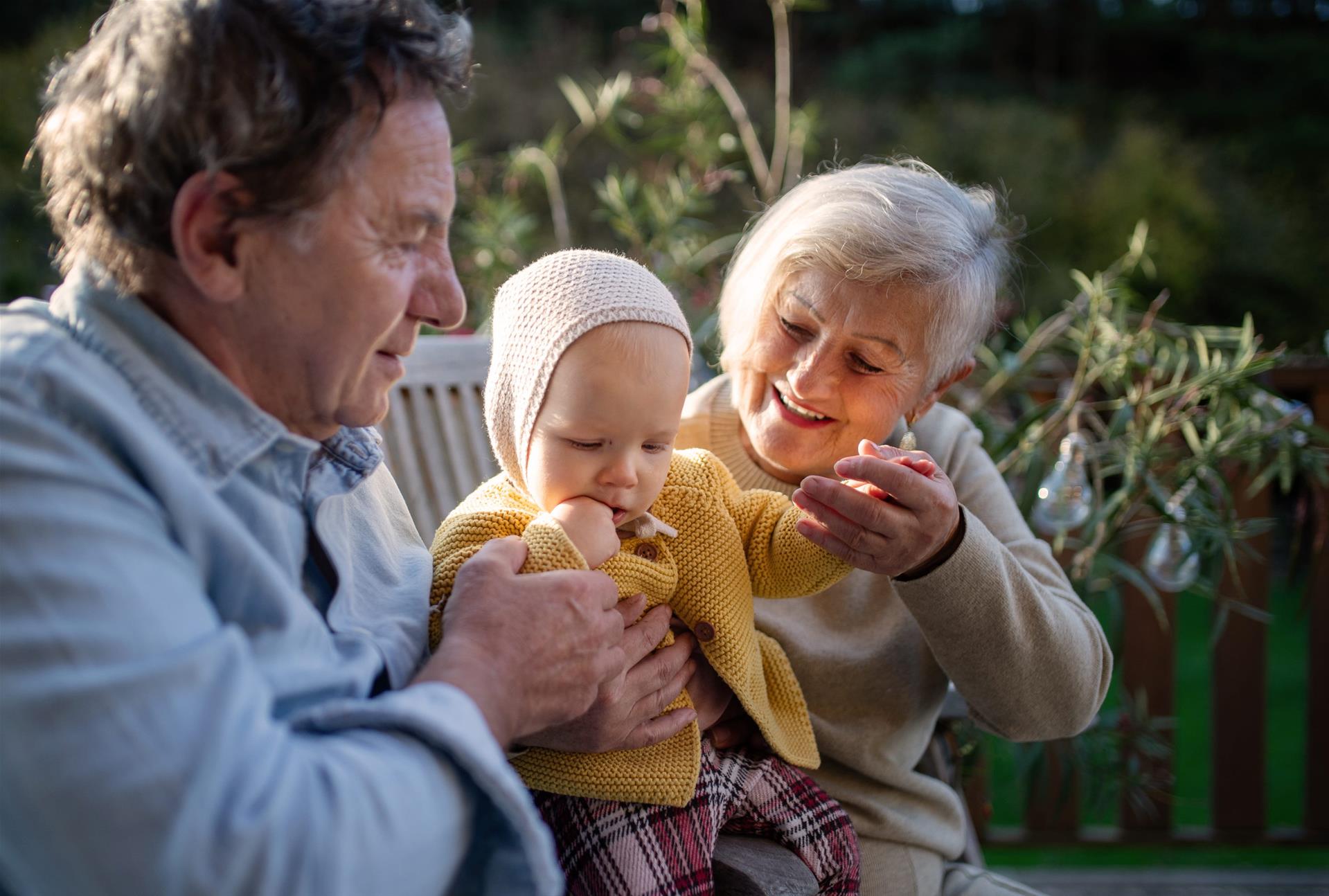 祖父母免费带娃也有补贴：美国6项政府福利很多家庭还不知道