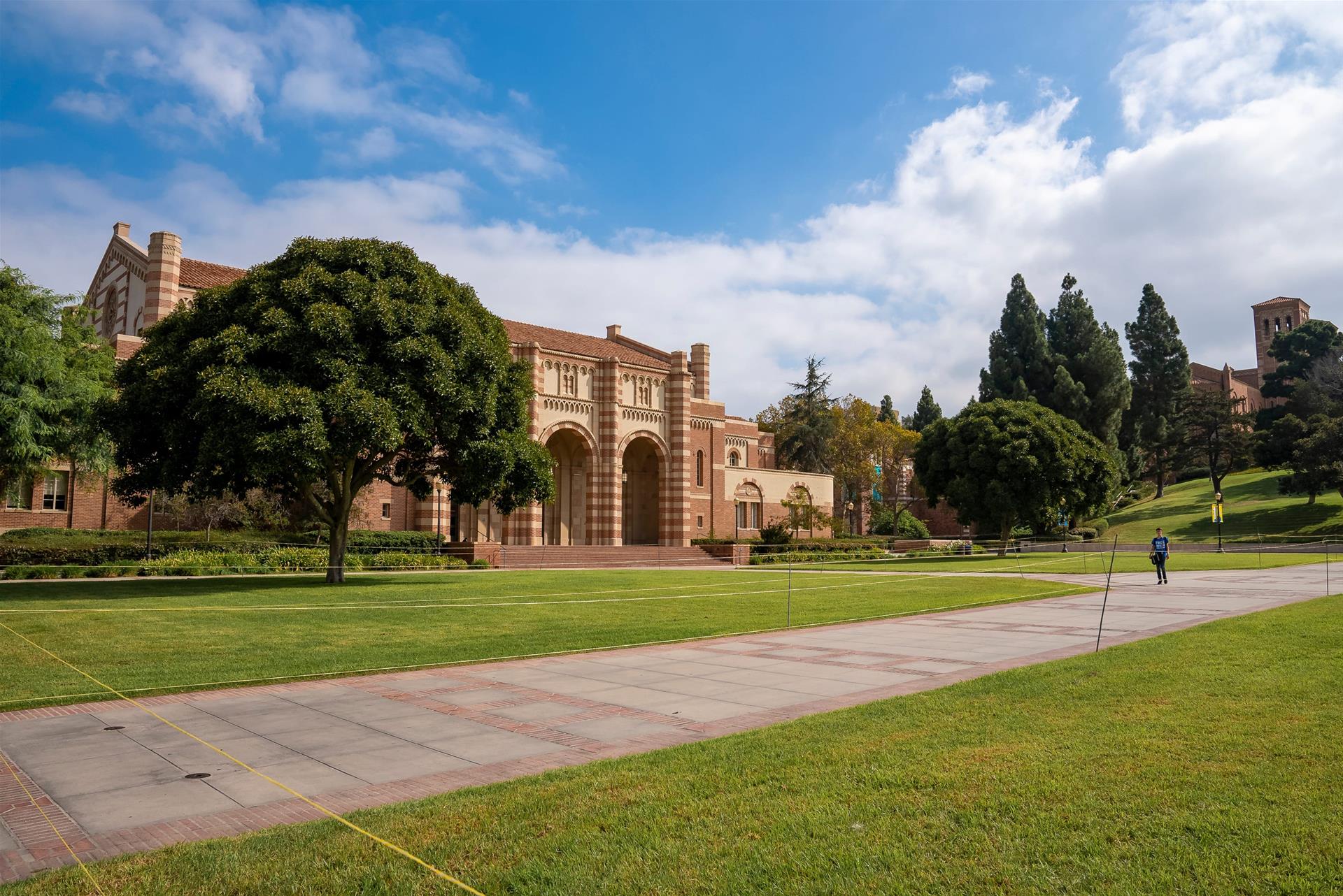 美国司法部正式调查UCLA医学院 “白人亚裔遭歧视”
