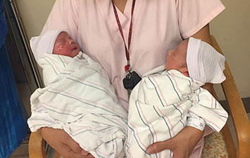 不孕症專家醫生王稫楠成功地幫助高齡婦女誕生了一對雙胞胎男嬰。
